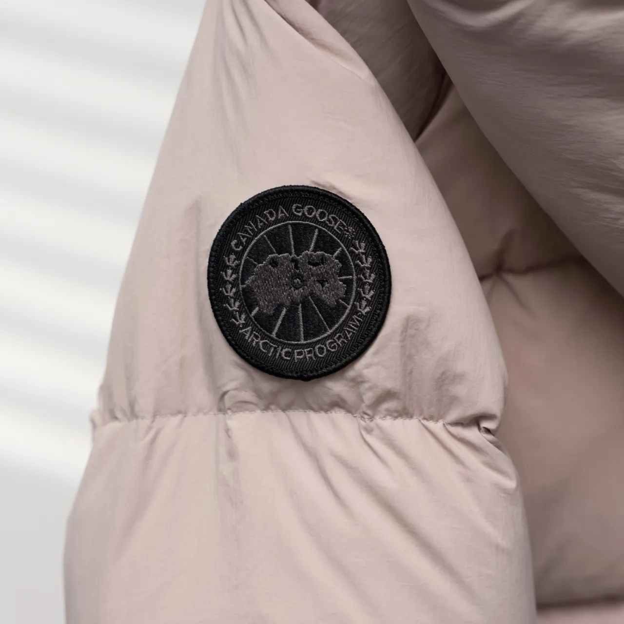 Top P880 CANADA GOOSE丨Canada Goose Ouyang Nana Generation Hooded Down Jacket Color: Light Pink Size: S-XXL